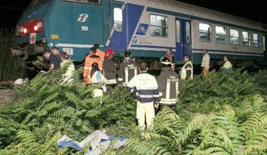 Travolti dal treno: muore una donna, ferito un uomo