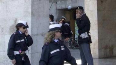 Raffica di borseggi, ritrovati sei portafogli