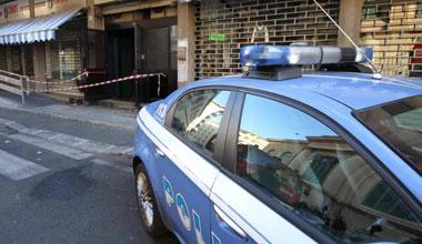 Sbatte la testa della coinquilina sul marciapiede, denunciato