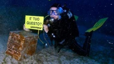 <b>GREENPEACE.</b> Un momento della pulizia dei fondali 
