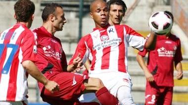 <b>DUELLO.</b> Andrea Luci contro il Vicenza nel match della scorsa stagione allo stadio Menti