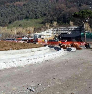 Un cantiere della strada dei marmi   