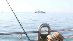 Un pescatore sul pontile