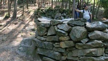 Una visita guidata alle tombe rinvenute a Piteglio vicino al Rio delle Lame L’epoca è più recente del previsto