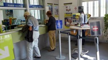 Due giorni a settimana l'ufficio postale resta chiuso La protesta del sindaco