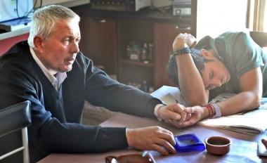 Il padre e il fratello di Lorenzo Sotto la palazzina di via Arcoveggio 