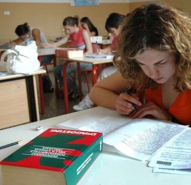 I vocabolari rappresentano la maggiore fonte di spesa per famiglie e studenti   