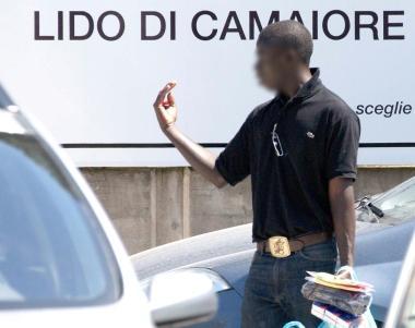 Un parcheggiatore abusivo al Versilia