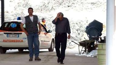 Il sindaco Pucci sul luogo della tragedia nel 2003