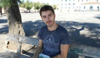 Michele Riondino fa il turista tra un set e l'altro di "Acciaio"