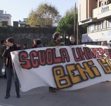Corteo in difesa della scuola 