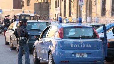Un controllo della polizia all’esterno dell’Ipsia