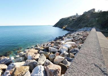 La zona sotto Poggio Batteria dove è previsto il porto turistico