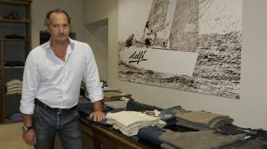 Massimo Bianchi è il titolare del negozio Dolfi che da domani apre in via Guizzelmi