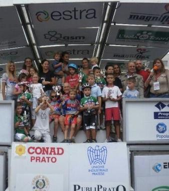 La premiazione dei vincitori della gimkana legata al Gran Premio   