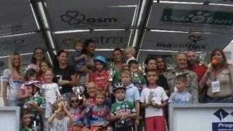 La premiazione dei vincitori della gimkana legata al Gran Premio
