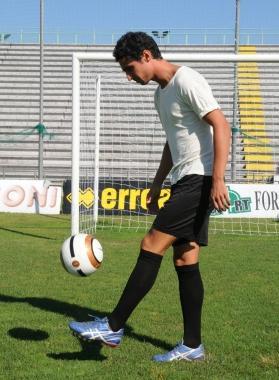 Il neo acquisto Redomi in campo con la Pro Livorno 