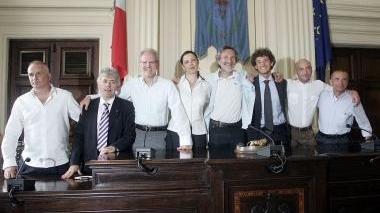 L’assessore allo Sport Stefano Pucci a sinistra in una foto con tutti i colleghi della giunta