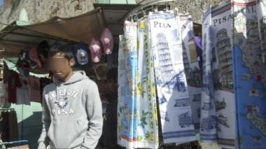 Bancarelle, multe a raffica in Piazza dei Miracoli