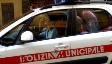 Circolava con lo scooter sequestrato, denunciato dalla polizia municipale