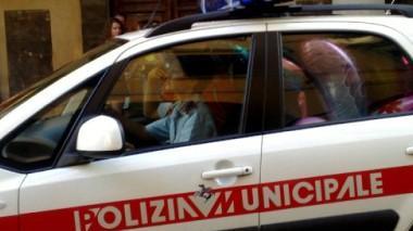 Circolava con lo scooter sequestrato, denunciato dalla polizia municipale
