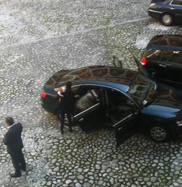 <strong>AUTO BLU. </strong>La foto che ha fatto esplodere il caso