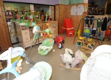 L'usato per i bimbi: tra necessità e virtù ora è quasi moda