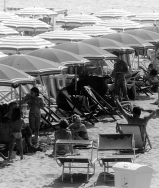 <b>SPIAGGE.</b> Ombrelloni e sdraio a Forte (Foto darchivio)  