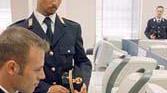 <b>SICUREZZA.</b> Poliziotti al pc