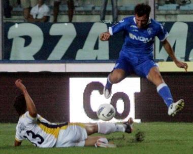 Sopra il terzino sinistro Vasco Regini in azione nel corso della gara interna vinta con la Juve Stabia 