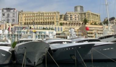 <b>SALONE MONEGASCO. </b>A destra e a sinistra due immagini dell appuntamento di Montecarlo                   