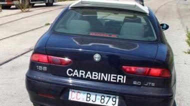 Una pattuglia dei carabinieri durante l’operazione