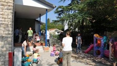 Due momenti della inaugurazione dell’asilo nido a Ponticelli