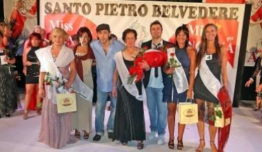 Marcella Casati, 71 anni, è Miss nonna, premiata da Massimo Ceccherini