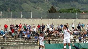 Il tuffo vincente di Ballardini e, a destra Nicola Corrent