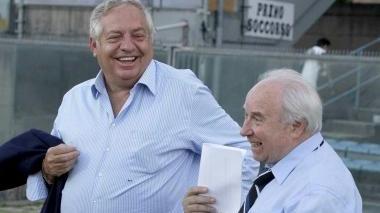 A fianco Camilli e Battini con il sorriso: i rapporti sono tornati sereni. Sopra una fase della partita sul campo della Pro Vercelli