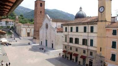 <b>BELLEZZA.</b> Piazza del Duomo, uno degli angoli più belli della Versilia