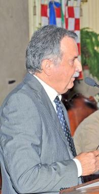 A destra il presidente Zannerini a sinistra i donatori a cui è stata consegnata la medaglia d’oro