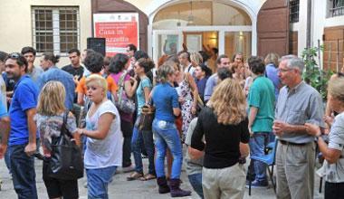 Alcune immagini della cerimonia di apertura. In alto, il sindaco Berti impegnato nel taglio del nastro