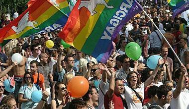 «Meglio Berlusconi che i gay»