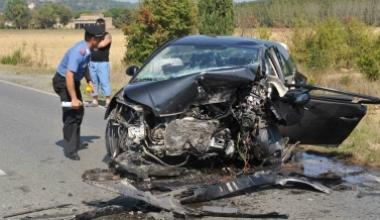 Muore a 34 anni nello scontro frontale tra due auto lungo la Fila