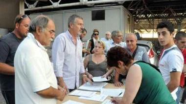 Ottocento firme contro il campo nomadi