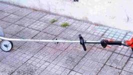 <b>CERCASI PROPRIETARIO.</b> Il decespugliatore ritrovato dalla polizia a Pietrasanta