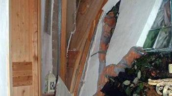 La frana del 2010 dentro la casa di Calchini a Ficola