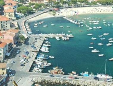 Il porto di Marina di Campo 
