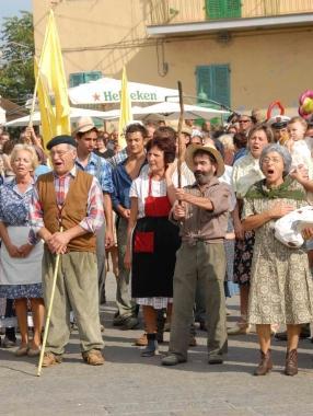 Figuranti in costume storico per la Festa delluva di Capoliveri    