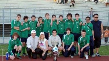 La premiazione di una squadra che ha partecipato a un torneo precedente
