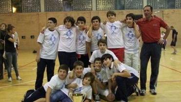 La formazione Under 14 del Volley Prato con mister Mauro Moscardi
