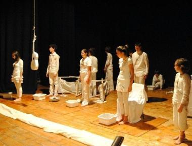 Una scena dello spettacolo della Bottega del teatro         