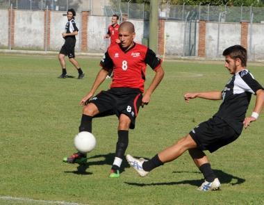 <b>IL GRINTA.</b> Andreas Marcos Espeche il mediano italo-argentino torna titolare nel derby di domani con i versiliesi (vip)  